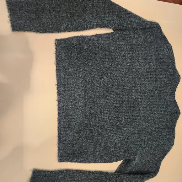 Cozy Cropped Fuzzy Knit Sweater | Size Small | Soft & Trendy - Picture 9 of 9